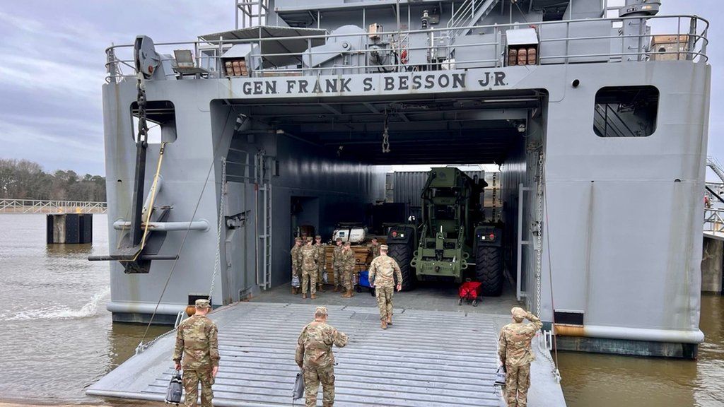 Personelle board US Army Vessel General Frank S. Besson