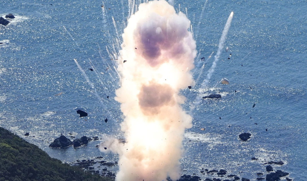 Japanese private space rocket explodes seconds after launch