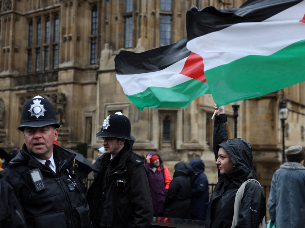 UK grants asylum to Palestinian citizen of Israel in ‘seismic’ U-turn