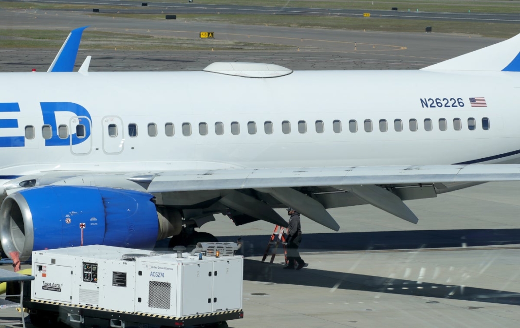 United flight lands safely without an external panel – adding more problems for Boeing